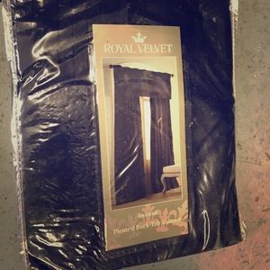 Valences , shams , window material